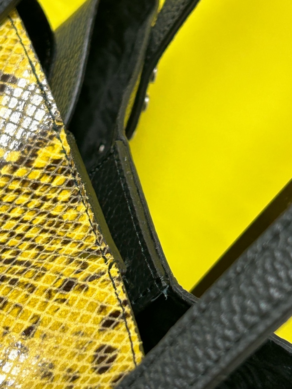 Borse in Pelle 2fer Yellow Snake-Print Tote Bag w/Travel Pouch Approx. 20x11 x 7 - Picture 14 of 17